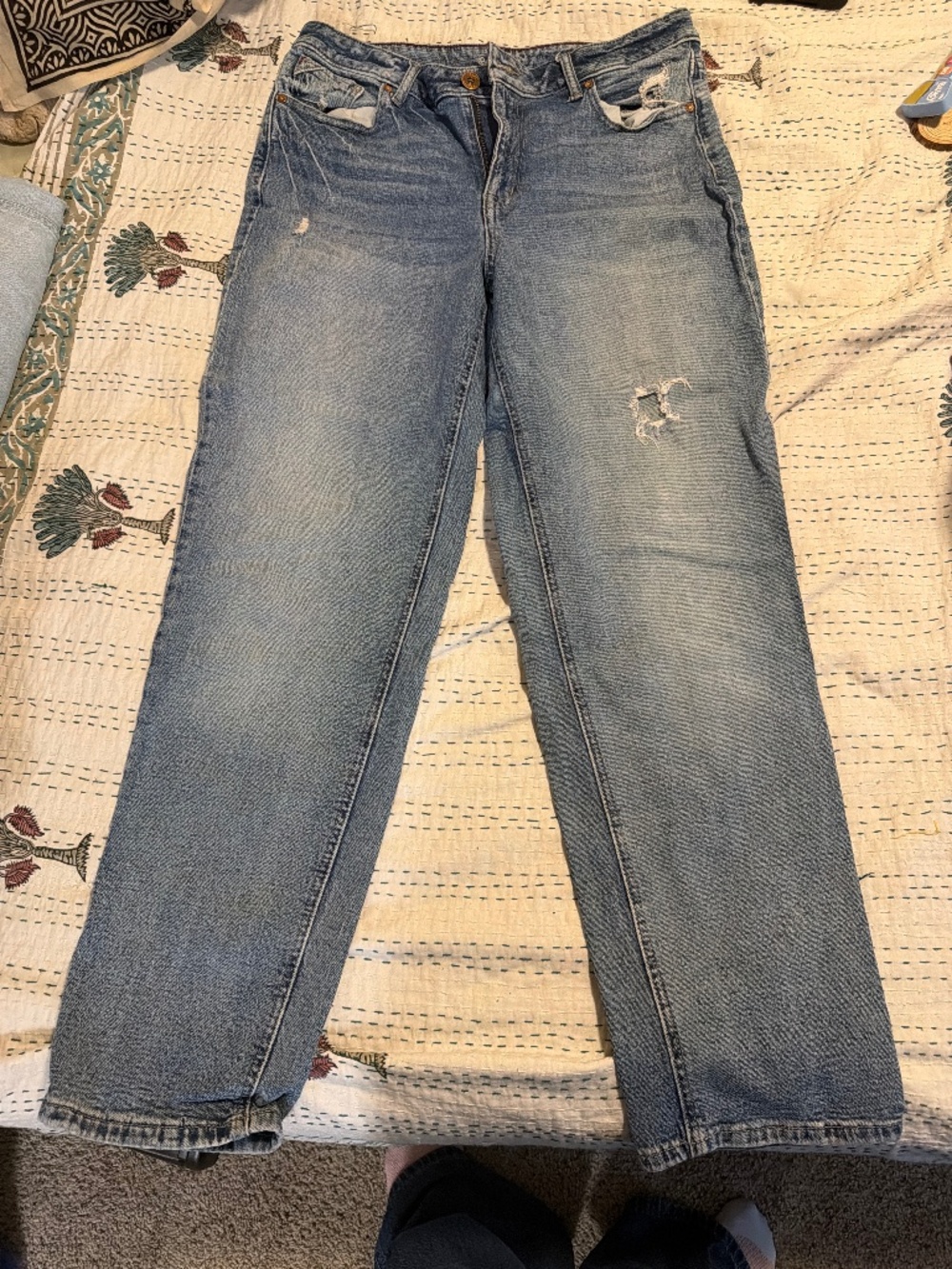 Edgely TM Women’s Size 16 Distressed Straight Leg Jeans Light Wash Denim